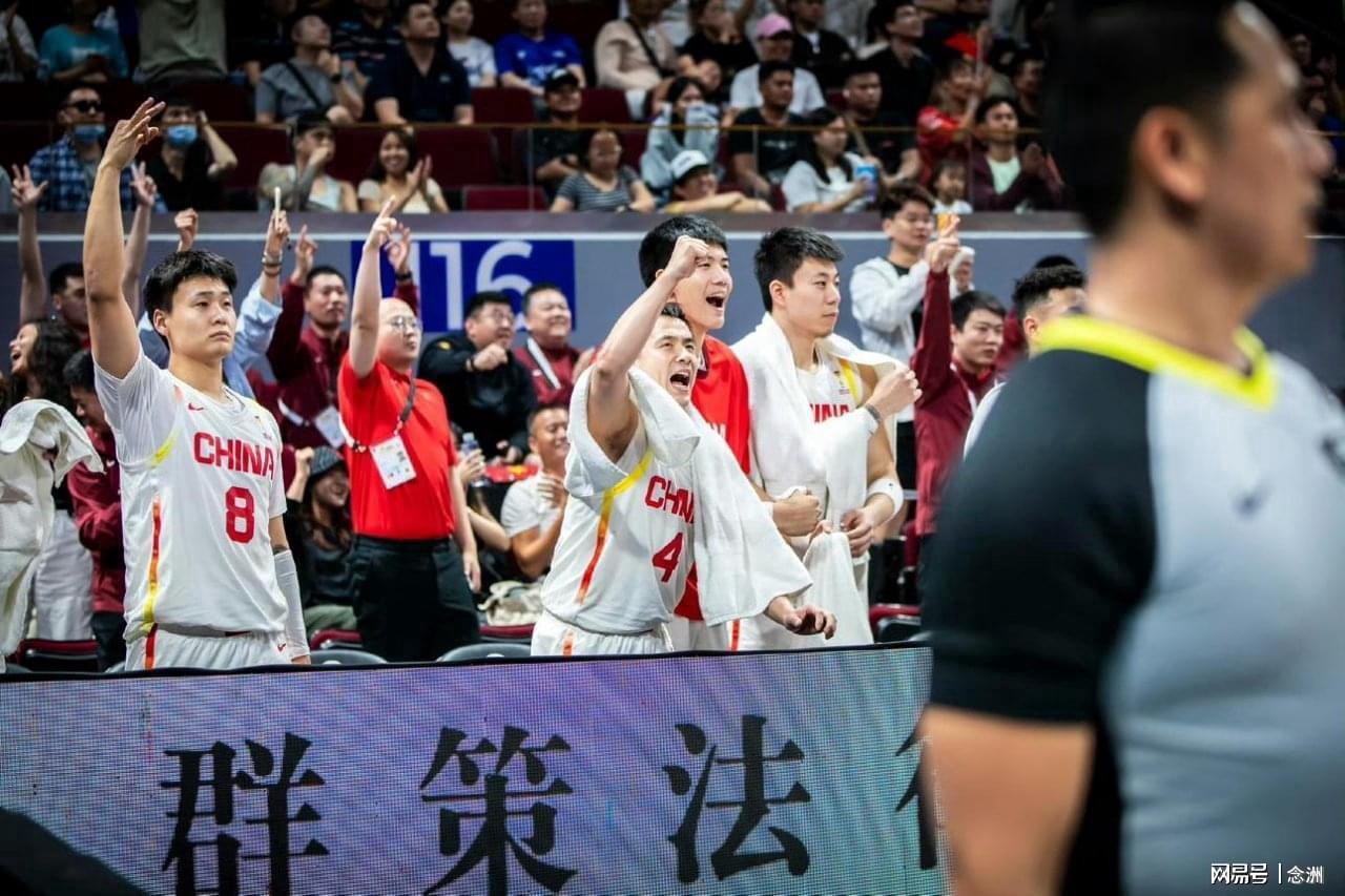 不装了?FIBA官方半场急着给中国台北开香槟 赛后疑阴阳中国男篮